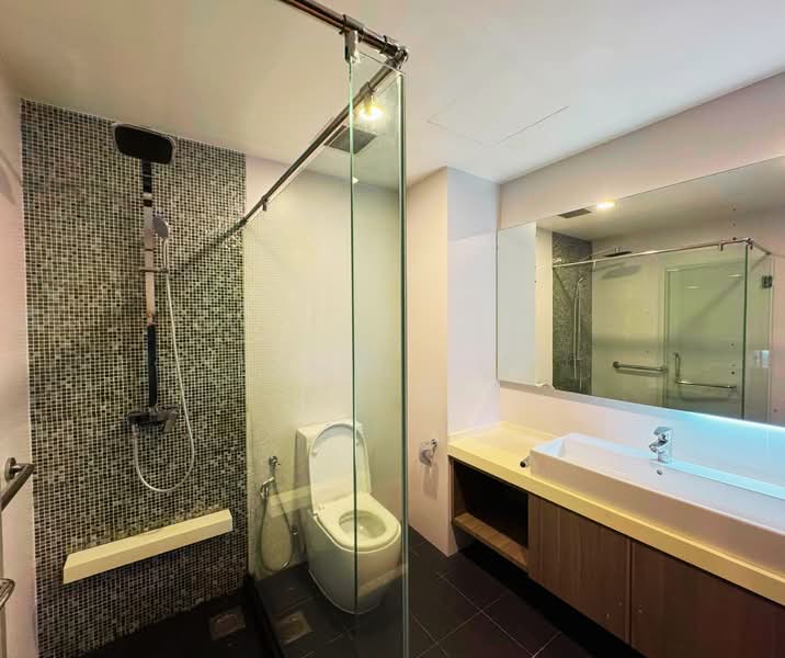 Maple Woods, 989 Bukit Timah Road, 3 Bedrooms, 1,335 sqft, Condominium For Rent, by David Lim, 500210317 - Bathroom - PropertyGuru.com.sg