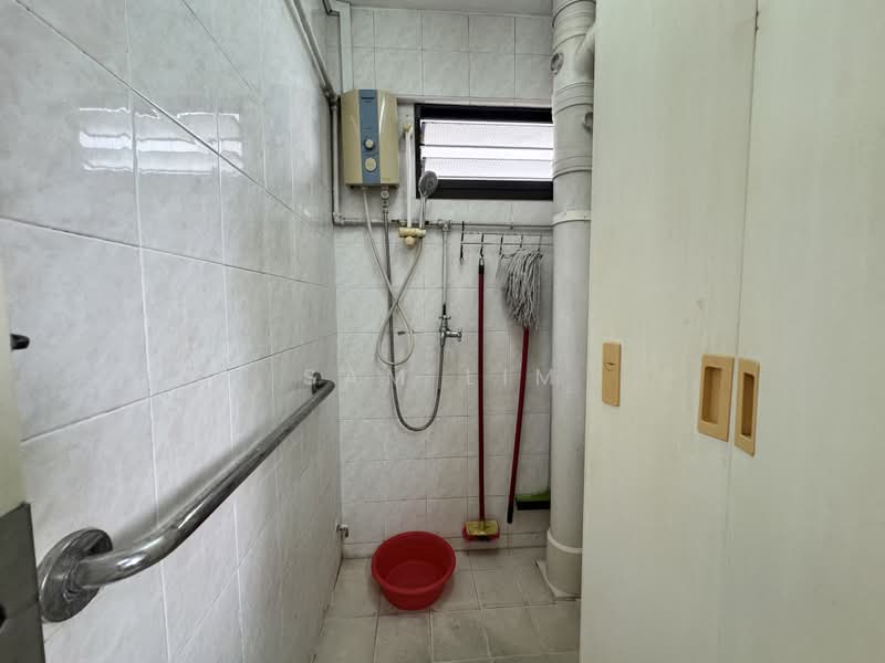 11 Upper Boon Keng Road, 11 Upper Boon Keng Road, 2 Bedrooms, 700 sqft, HDB Flat For Sale, by Sam Lim, 500210319 - Bathroom - PropertyGuru.com.sg