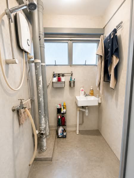 1 Lorong 7 Toa Payoh, 1 Lorong 7 Toa Payoh, 2 Bedrooms, 721 sqft, HDB Flat For Sale, by Kelly Lim, 500210330 - Bathroom - PropertyGuru.com.sg
