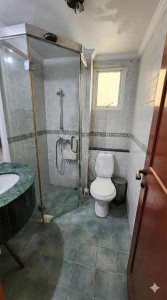 Emerald Garden, 33 Club Street, 3 Bedrooms, 1,259 sqft, Condominium For Rent, by Thomas Ang, 500210331 - Bathroom - PropertyGuru.com.sg