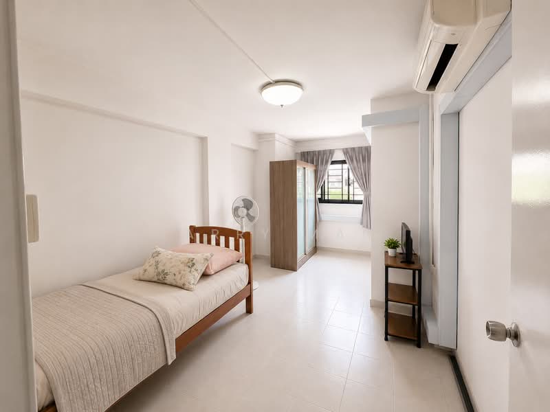 423 Ang Mo Kio Avenue 3, 423 Ang Mo Kio Avenue 3, 4 Bedrooms, 1,432 sqft, HDB Flat For Sale, by Larry Mah, 500210339 - Bedroom - PropertyGuru.com.sg