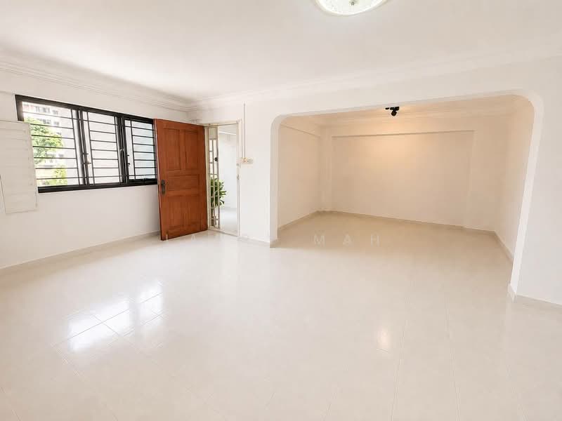 423 Ang Mo Kio Avenue 3, 423 Ang Mo Kio Avenue 3, 4 Bedrooms, 1,432 sqft, HDB Flat For Sale, by Larry Mah, 500210339 - Living Room - PropertyGuru.com.sg