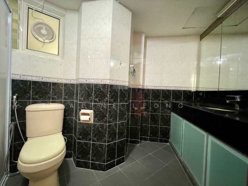 Melville Park, 22 Simei Street 1, 2 Bedrooms, 958 sqft, Apartment For Sale, by Caline Leong, 500210344 - Bathroom - PropertyGuru.com.sg