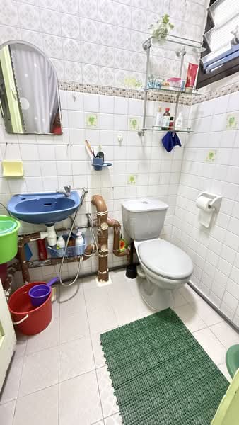18 Hougang Avenue 3, 18 Hougang Avenue 3, 3 Bedrooms, 990 sqft, HDB Flat For Sale, by (Jaz) Siaw Ping Phang, 500210353 - Bathroom - PropertyGuru.com.sg
