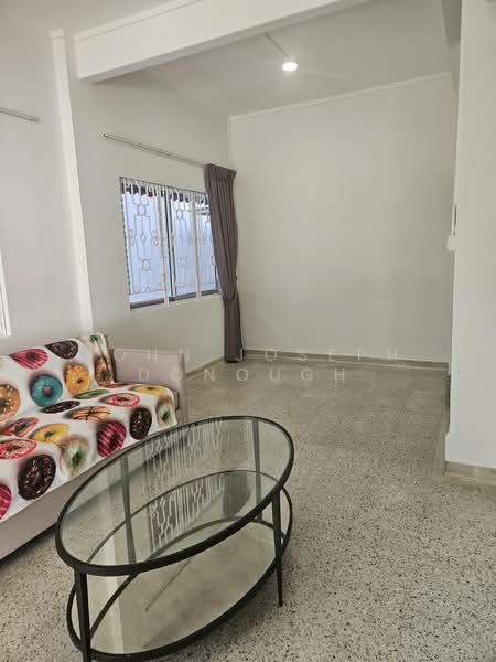 Jalan Sahabat, Jalan Sahabat, 4 Bedrooms, 2,692 sqft, Terraced House For Rent, by John Joseph Donough, 500210364 - Living Room - PropertyGuru.com.sg