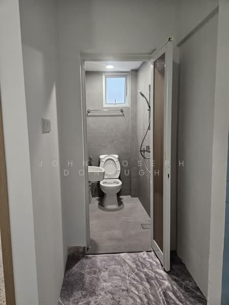 Jalan Sahabat, Jalan Sahabat, 4 Bedrooms, 2,692 sqft, Terraced House For Rent, by John Joseph Donough, 500210364 - Bathroom - PropertyGuru.com.sg