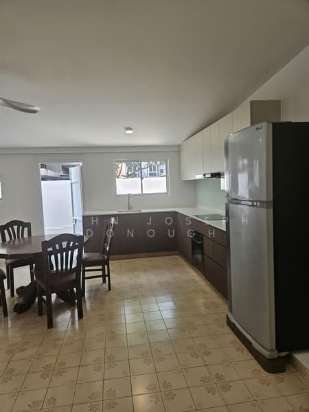Jalan Sahabat, Jalan Sahabat, 4 Bedrooms, 2,692 sqft, Terraced House For Rent, by John Joseph Donough, 500210364 - Kitchen - PropertyGuru.com.sg