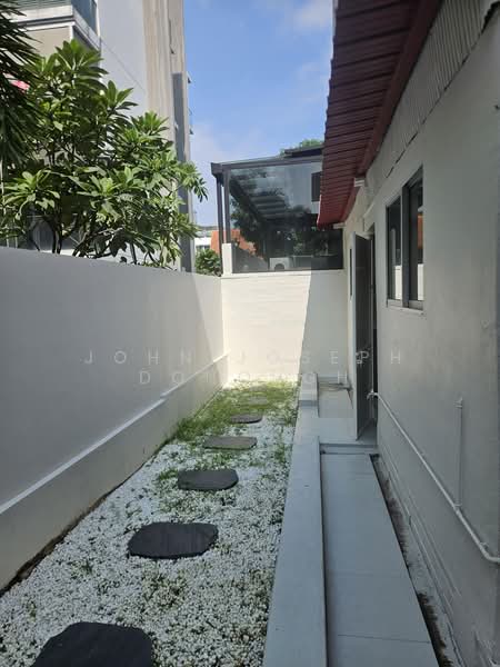Jalan Sahabat, Jalan Sahabat, 4 Bedrooms, 2,692 sqft, Terraced House For Rent, by John Joseph Donough, 500210364 - Exterior - PropertyGuru.com.sg