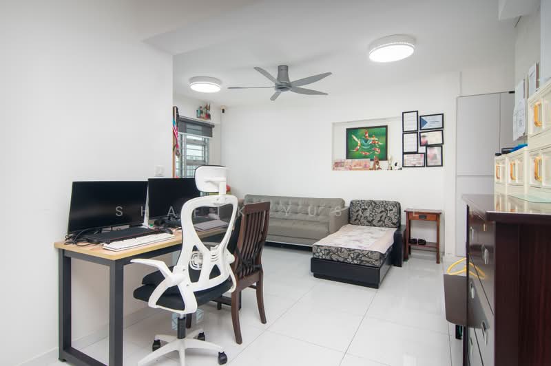 130A Lorong 1 Toa Payoh, 130A Lorong 1 Toa Payoh, 3 Bedrooms, 1,001 sqft, HDB Flat For Sale, by Shafik Yusope, 500210376 - Living Room - PropertyGuru.com.sg