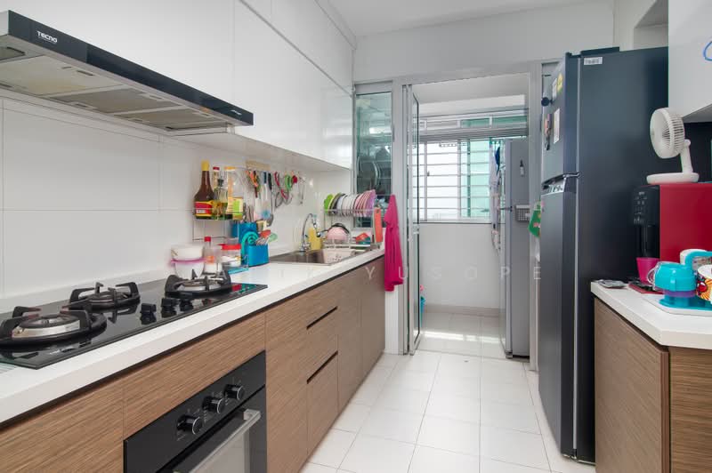 130A Lorong 1 Toa Payoh, 130A Lorong 1 Toa Payoh, 3 Bedrooms, 1,001 sqft, HDB Flat For Sale, by Shafik Yusope, 500210376 - Kitchen - PropertyGuru.com.sg