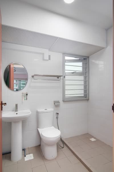 130A Lorong 1 Toa Payoh, 130A Lorong 1 Toa Payoh, 3 Bedrooms, 1,001 sqft, HDB Flat For Sale, by Shafik Yusope, 500210376 - Bathroom - PropertyGuru.com.sg
