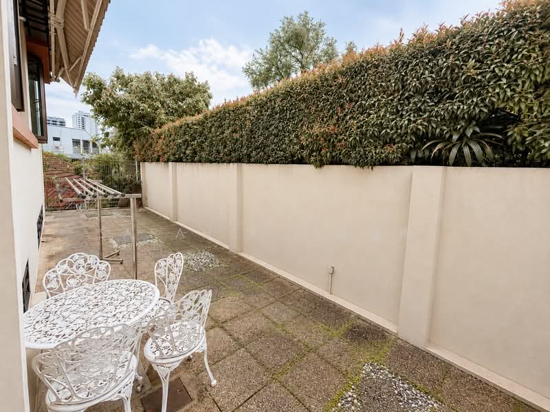 ✨King of the Hill — Elevated Semi D with Views, Wide Frontage & Basement, Mount Sinai / Holland Grove / Grove Drive, 5 Bedrooms, 5,000 sqft, Semi-Detached House For Sale, by Sarah X. (郑雪梅), 500210377 - Backyard  - PropertyGuru.com.sg