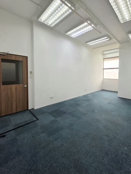 Woodlands Bizhub, 242 Woodlands Industrial Park E5, 260 sqft, Light Industrial (B1) For Rent, by Jeff Tan, 500210383 - Interior - CommercialGuru.com.sg