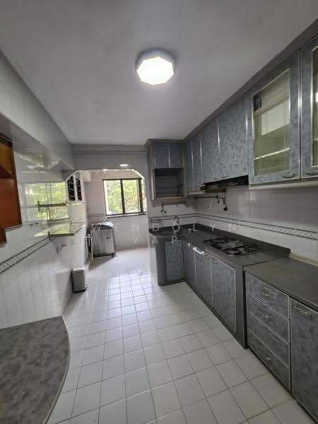 679 Choa Chu Kang Crescent, 679 Choa Chu Kang Crescent, Dairy Farm / Bukit Panjang / Choa Chu Kang, 3 Bedrooms, 1,313 sqft, HDB Flat For Sale, by Gwendolyn Yap, 500210393 - Kitchen - PropertyGuru.com.sg