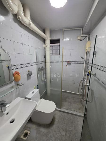 679 Choa Chu Kang Crescent, 679 Choa Chu Kang Crescent, Dairy Farm / Bukit Panjang / Choa Chu Kang, 3 Bedrooms, 1,313 sqft, HDB Flat For Sale, by Gwendolyn Yap, 500210393 - Bathroom - PropertyGuru.com.sg