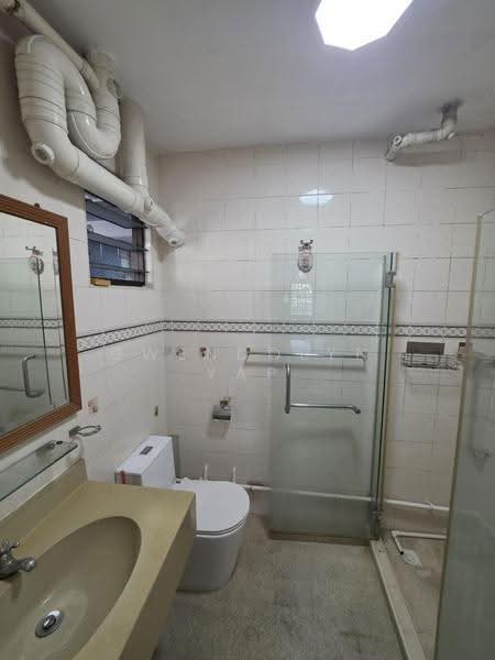 679 Choa Chu Kang Crescent, 679 Choa Chu Kang Crescent, Dairy Farm / Bukit Panjang / Choa Chu Kang, 3 Bedrooms, 1,313 sqft, HDB Flat For Sale, by Gwendolyn Yap, 500210393 - Bathroom - PropertyGuru.com.sg