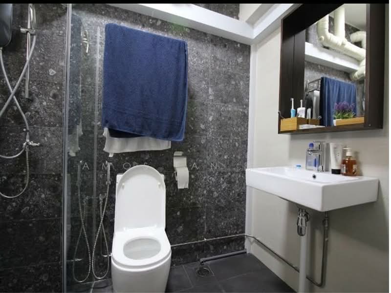 11 Cantonment Close, 11 Cantonment Close, 3 Bedrooms, 1,184 sqft, HDB Flat For Sale, by Amos Tan 陈伟强, 500210394 - Bathroom - PropertyGuru.com.sg