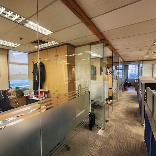 Peninsula Plaza, 111 North Bridge Road, 1,776 sqft, Office For Rent, by Jess Chan, 500210395 - CommercialGuru.com.sg