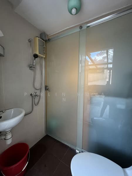 Allsworth Park, 355 Holland Road, 4 Bedrooms, 3,401 sqft, Condominium For Sale, by Perlin Ho A N, 500210396 - Helper bathroom - PropertyGuru.com.sg
