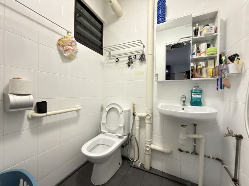 118 Serangoon North Avenue 1, 118 Serangoon North Avenue 1, 3 Bedrooms, 980 sqft, HDB Flat For Sale, by Sam Lim, 500210399 - Bathroom - PropertyGuru.com.sg