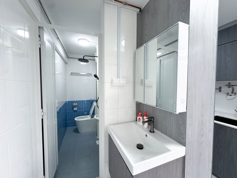 60 Circuit Road, 60 Circuit Road, 2 Bedrooms, 603 sqft, HDB Flat For Sale, by Kai Ting Cheng, 500210408 - Bathroom - PropertyGuru.com.sg