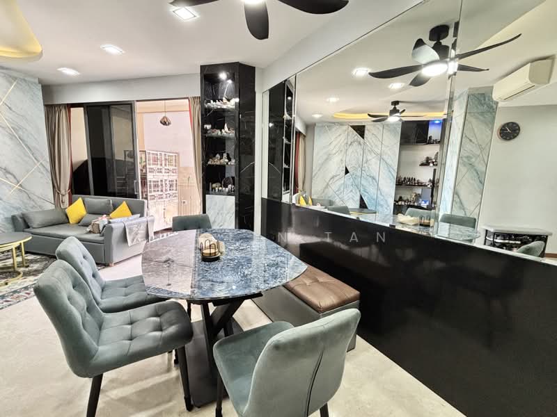 Palm Isles, 34 Flora Drive, 3 Bedrooms, 990 sqft, Condominium For Sale, by Jerlyn Tan, 500210430 - Living Room - PropertyGuru.com.sg