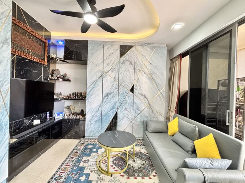 Palm Isles, 34 Flora Drive, 3 Bedrooms, 990 sqft, Condominium For Sale, by Jerlyn Tan, 500210430 - Living Room - PropertyGuru.com.sg