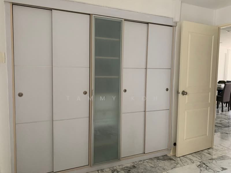 425 Ang Mo Kio Avenue 3, 425 Ang Mo Kio Avenue 3, 3 Bedrooms, 947 sqft, HDB Flat For Sale, by Tammy Koh, 500210451 - Huge wardrobe space in master bedroom - PropertyGuru.com.sg
