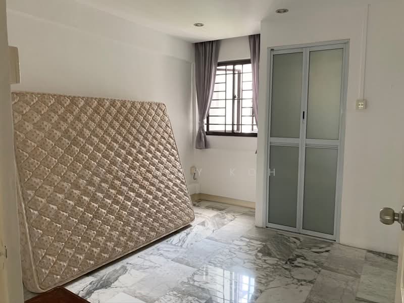425 Ang Mo Kio Avenue 3, 425 Ang Mo Kio Avenue 3, 3 Bedrooms, 947 sqft, HDB Flat For Sale, by Tammy Koh, 500210451 - Huge and Brightly lit Master Bedroom with ensuite - PropertyGuru.com.sg