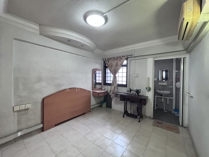 484 Jurong West Avenue 1, 484 Jurong West Avenue 1, 2 Bedrooms, 721 sqft, HDB Flat For Sale, by Ade Chua, 500210453 - Master Bedroom - PropertyGuru.com.sg