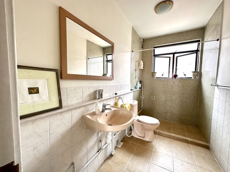 Gray Lane Walk up apartment, Gray Lane, Eunos / Geylang / Paya Lebar, 3 Bedrooms, 1,399 sqft, Apartment For Sale, by Chen Shu Huey, 500210456 - Bathroom - PropertyGuru.com.sg