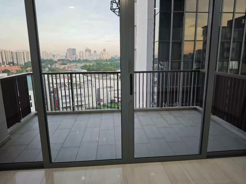 Lakeville, 3 Jurong Lake Link, 3 Bedrooms, 1,141 sqft, Condominium For Rent, by Joanne Wang, 500210459 - Balcony - PropertyGuru.com.sg