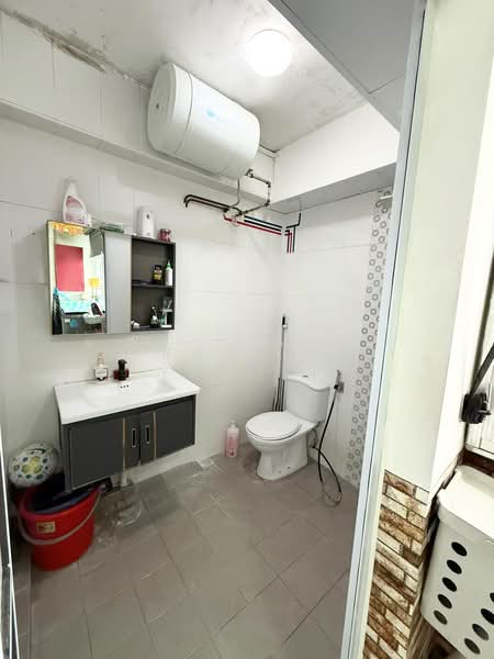 183C Boon Lay Avenue, 183C Boon Lay Avenue, 3 Bedrooms, 92 sqft, HDB Flat For Sale, by Rusydi Yusoff, 500210460 - Bathroom - PropertyGuru.com.sg