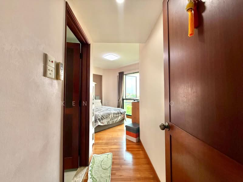 Simei Green Condominium, 9 Simei Street 4, 3 Bedrooms, 1,249 sqft, Condominium For Sale, by Kenneth Yeo, 500210492 - Corridor - PropertyGuru.com.sg