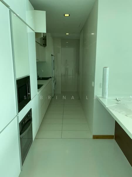 Soleil @ Sinaran, 6 Sinaran Drive, 2 Bedrooms, 1,442 sqft, Condominium For Rent, by Sabrina Lau, 500210495 - Kitchen - PropertyGuru.com.sg