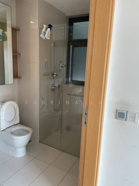 Soleil @ Sinaran, 6 Sinaran Drive, 2 Bedrooms, 1,442 sqft, Condominium For Rent, by Sabrina Lau, 500210495 - Bathroom - PropertyGuru.com.sg
