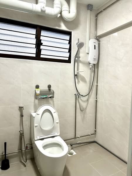 440 Fajar Road, 440 Fajar Road, 3 Bedrooms, 1,076 sqft, HDB Flat For Rent, by Zubaidah MK, 500210497 - Bath/W.C. 1 - PropertyGuru.com.sg
