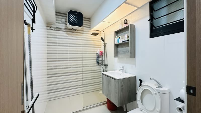 419A Northshore Drive, 419A Northshore Drive, 2 Bedrooms, 721 sqft, HDB Flat For Sale, by Shafie Syed, 500210500 - Bathroom - PropertyGuru.com.sg