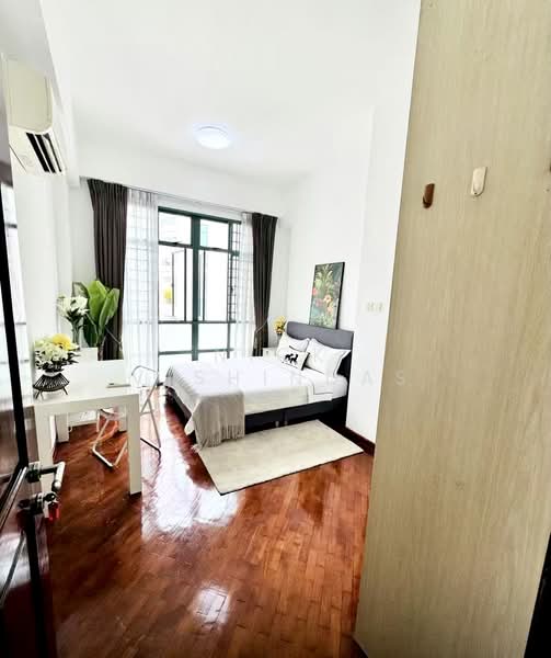 Tanglin Regency, 381 Tanglin Road, 1 Bedroom, 220 sqft, Condominium For Rent, by Nick Vishindas, 500210518 - Bedroom - PropertyGuru.com.sg