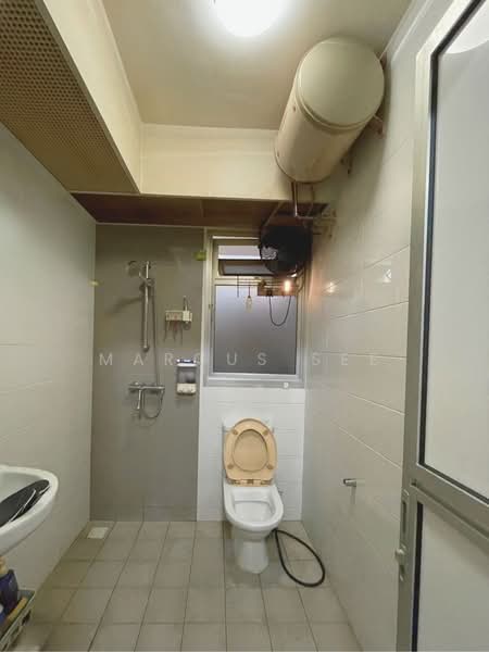 222A Sumang Lane, 222A Sumang Lane, 1 Bedroom, 398 sqft, HDB Flat For Sale, by Marcus See, 500210554 - Toilet - PropertyGuru.com.sg