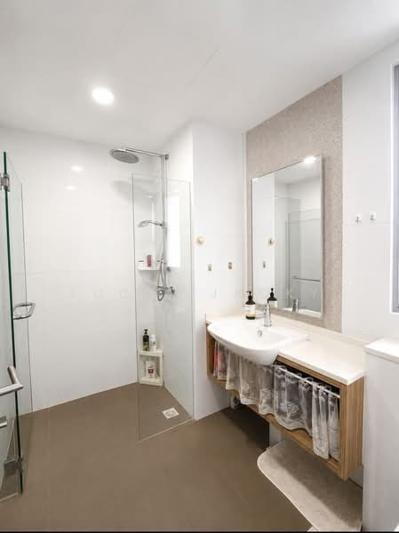 Heron Bay, Upper Serangoon View, 4 Bedrooms, 2,583 sqft, Executive Condominium For Sale, by Lucia Jacky, 500210602 - Bathroom - PropertyGuru.com.sg