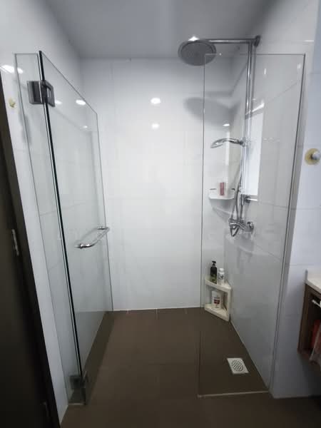 Heron Bay, Upper Serangoon View, 4 Bedrooms, 2,583 sqft, Executive Condominium For Sale, by Lucia Jacky, 500210602 - Bathroom - PropertyGuru.com.sg