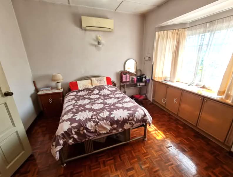 2 Storey House for Rebuilt or A&A / 1km to Tao Nan, Serious seller, NO West Sun, Heart of Katong, 4 Bedrooms, 2,500 sqft, Terraced House For Sale, by Stephanie Tok, 500210604 - Bedroom - PropertyGuru.com.sg