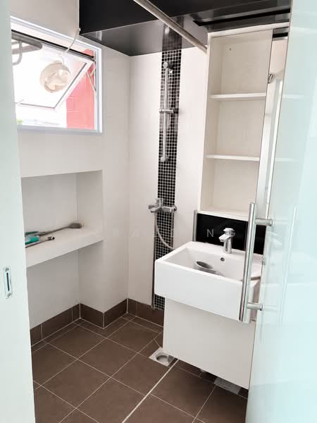 123 Kim Tian Road, 123 Kim Tian Road, 3 Bedrooms, 1,356 sqft, HDB Flat For Rent, by Gerald Ng, 500210629 - Bathroom - PropertyGuru.com.sg