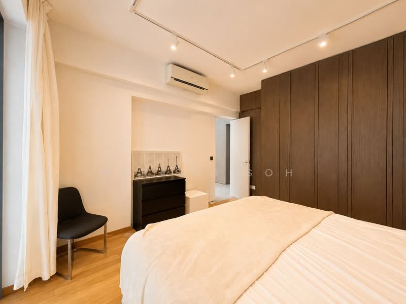 8 @ Mount Sophia, 8 Mount Sophia, 2 Bedrooms, 915 sqft, Condominium For Rent, by Marissa Soh, 500210642 - Master Bedroom - PropertyGuru.com.sg