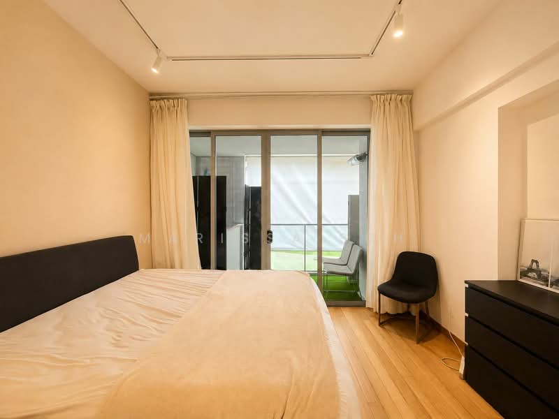 8 @ Mount Sophia, 8 Mount Sophia, 2 Bedrooms, 915 sqft, Condominium For Rent, by Marissa Soh, 500210642 - Master Bedroom - PropertyGuru.com.sg