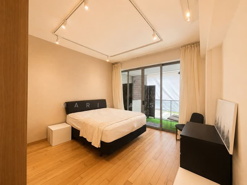 8 @ Mount Sophia, 8 Mount Sophia, 2 Bedrooms, 915 sqft, Condominium For Rent, by Marissa Soh, 500210642 - Master Bedroom - PropertyGuru.com.sg