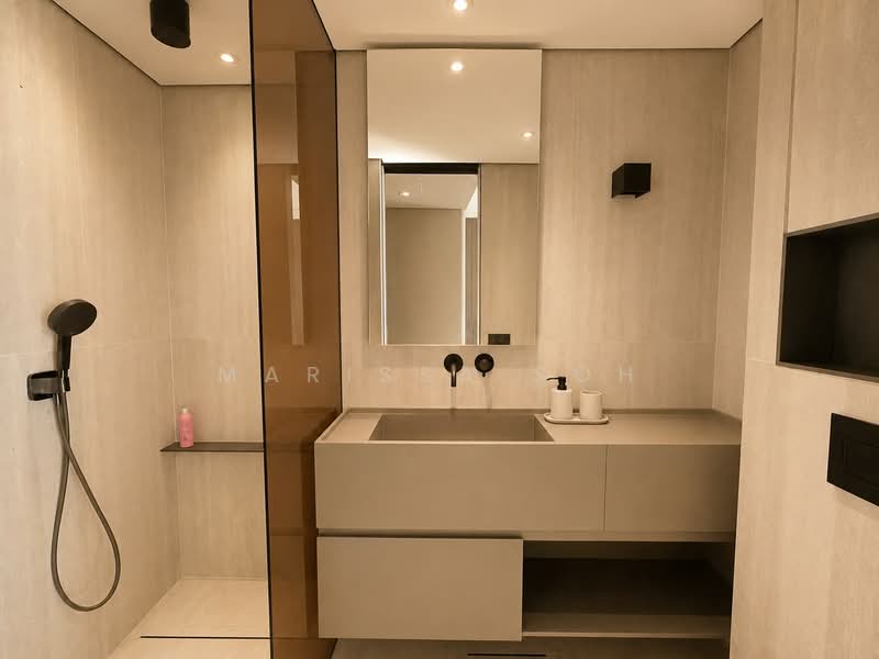 8 @ Mount Sophia, 8 Mount Sophia, 2 Bedrooms, 915 sqft, Condominium For Rent, by Marissa Soh, 500210642 - Bathroom - PropertyGuru.com.sg