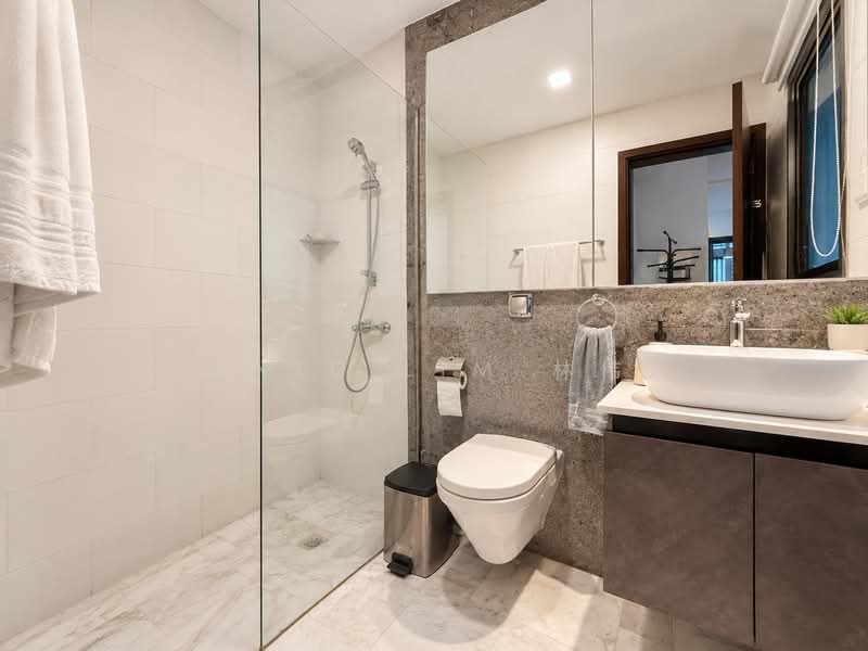 Venezio, 488 Upper East Coast Road, 3 Bedrooms, 1,173 sqft, Apartment For Sale, by David Lim 林伟达, 500210656 - Master Bathroom - PropertyGuru.com.sg