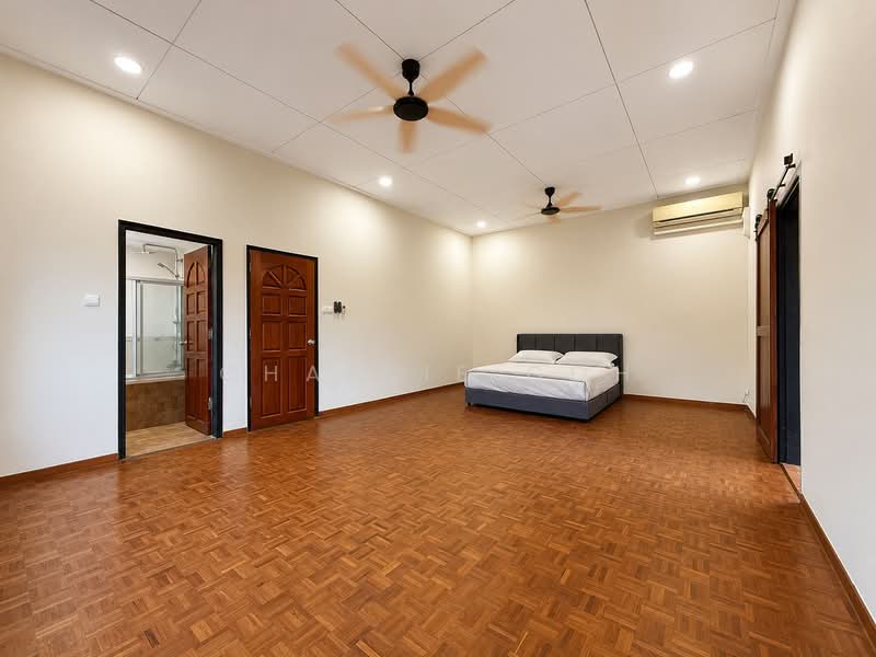 20 Pasir Ris Way, , 5 Bedrooms, 2,823 sqft, Semi-Detached House For Rent, by Charlie Goh, 500210658 - Master Bedroom - PropertyGuru.com.sg